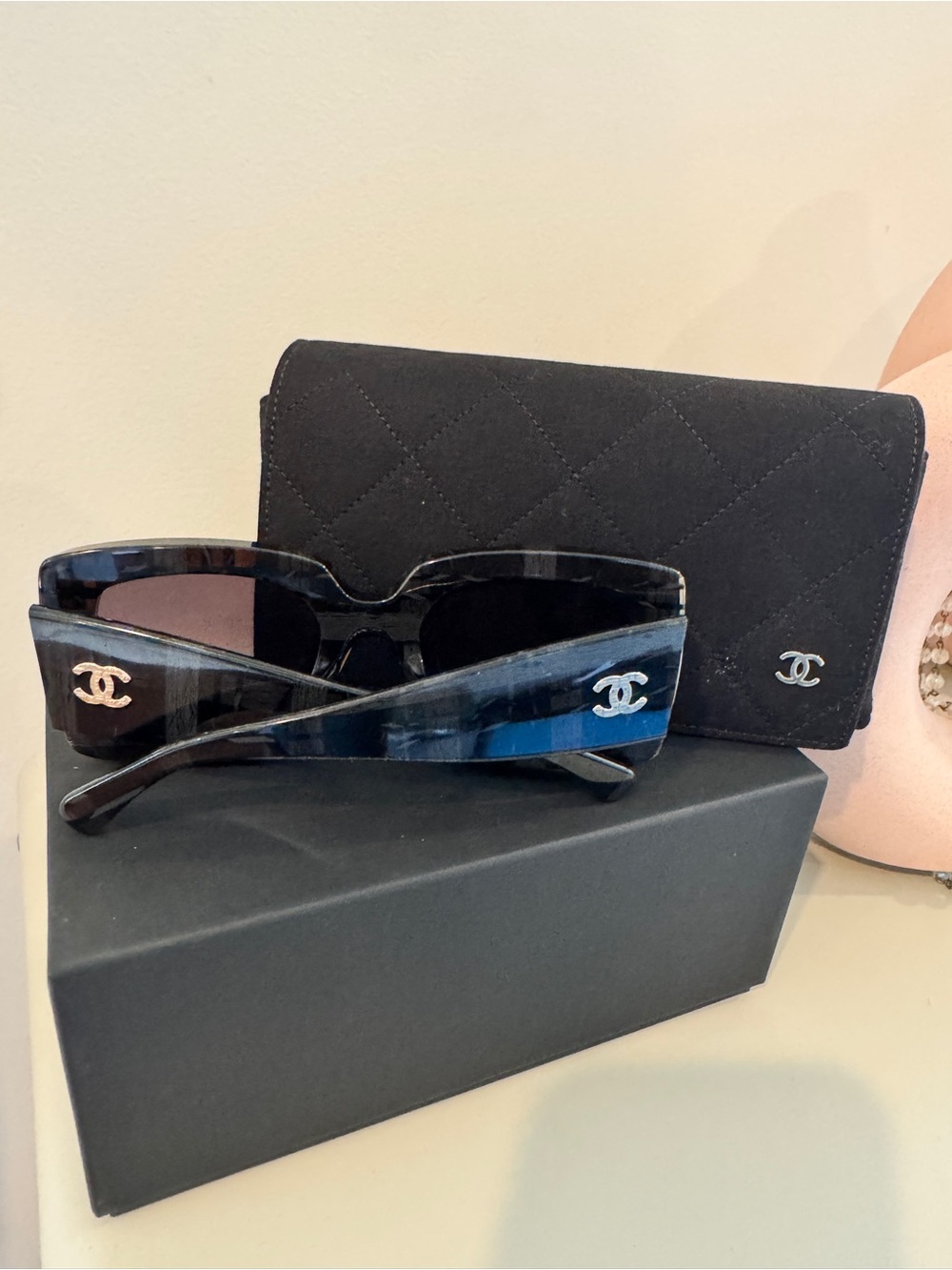 RECTANGLE SUNGLASSES CLASSICS BLACK & GOLD HIGH BRIDGE - Picture 7 of 7